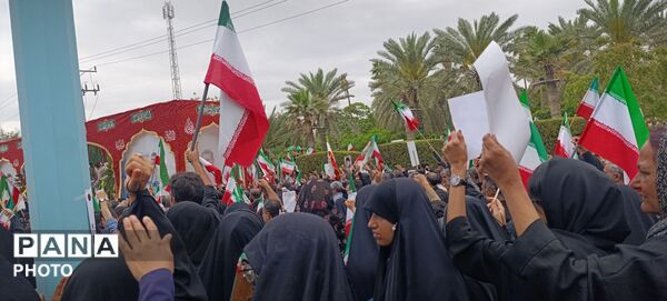 وداع حماسی دریادلان هرمزگان با فرمانده شهید علیرضا تنگسیری در بندرعباس