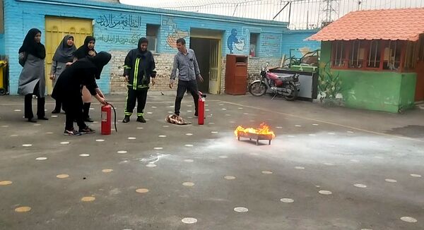 برنامه آموزشی اطفا حریق در مدرسه مهندس رحمانی فرد مشهد