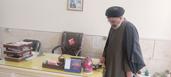 نواختن زنگ احسان و نیکوکاری در دبیرستان دوره اول دخترانه خدادای شهرستان نطنز 