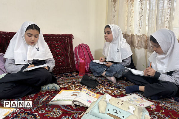فداکاری معلم شیروانی برای برگزاری کلاس حضوری در خانه یک مادر مهربان