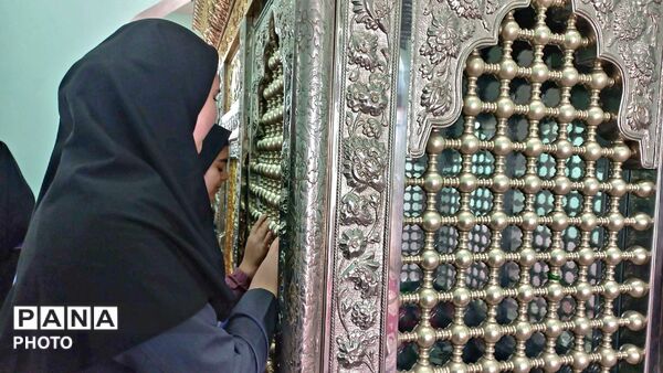 عطر یاد شهیدان؛ غبارروبی مزار شهدا 