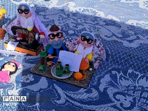 برپایی بازارچه دانش آموزی در دبیرستان شاهد هاجرشهرستان کاشمر