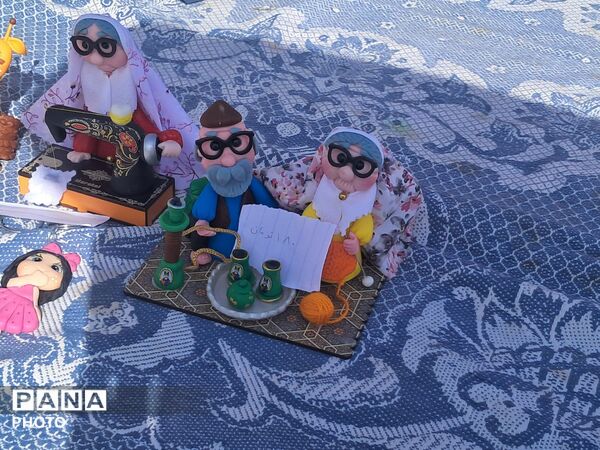 برپایی بازارچه دانش آموزی در دبیرستان شاهد هاجرشهرستان کاشمر
