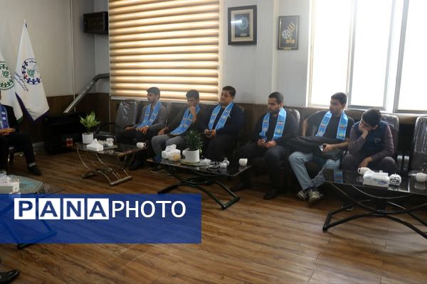 دیدار دانش‌آموزان پسر پیشتاز با مدیر سازمان دانش‌آموزی خراسان رضوی