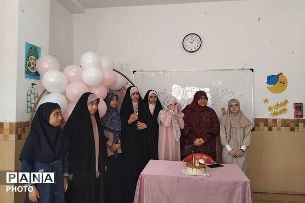 جشن شکوفه‌ها در مجتمع آموزشی مهر فاطمی پردیس