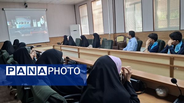 نشست صمیمی اعضای مجلس دانش‌آموزی و خبرنگاران پانا با معاون تربیت‌بدنی و سلامت آموزش و پرورش قم