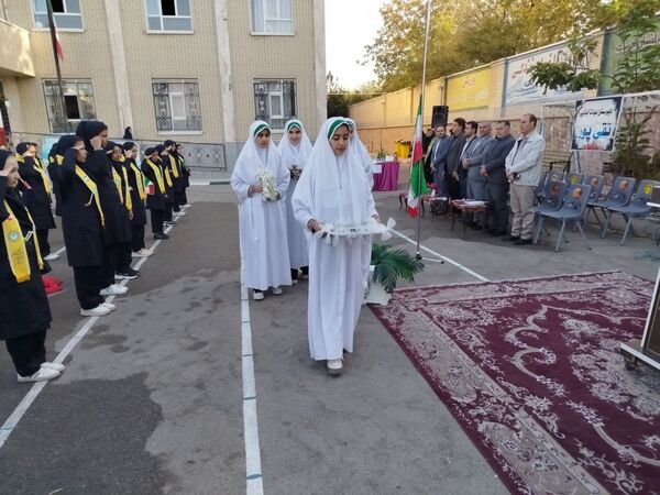 صبحگاه تمام تشکیلاتی دبیرستان تقی‌پور مراغه