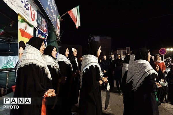 حضور پرشور دانش‌آموزان دبیرستان امام علی(ع) متوسطه اول در غرفه شهدای دانش‌آموز ورامین