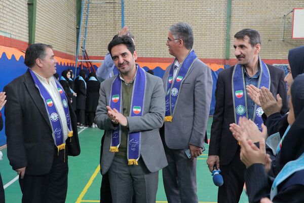 بهارستان دو صحنه همفکری، همدلی و همکاری پیشتازان در همایش یاوران انقلاب