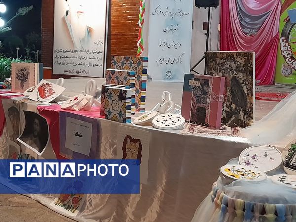 نمایشگاه دختران آفتاب در دوره اردوهای متمرکز شهر تهران