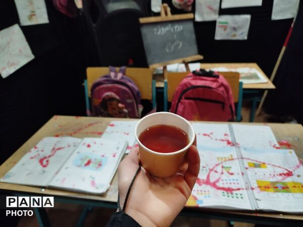 موکب دانش‌آموزی در سوگواره اربعین شهادت رهبر انقلاب و شهدای دانش‌آموز میناب
