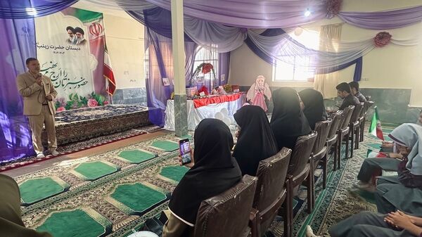 جشن عاطفه‌ها در دبستان حضرت زینب(س) شهر اراک