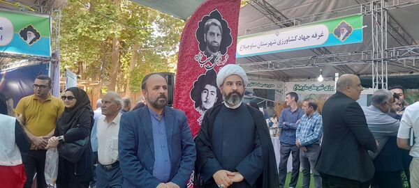 اجرای گروه سرود و تئاتر خیابانی به مناسبت هفته دفاع مقدس در مصلای کرج