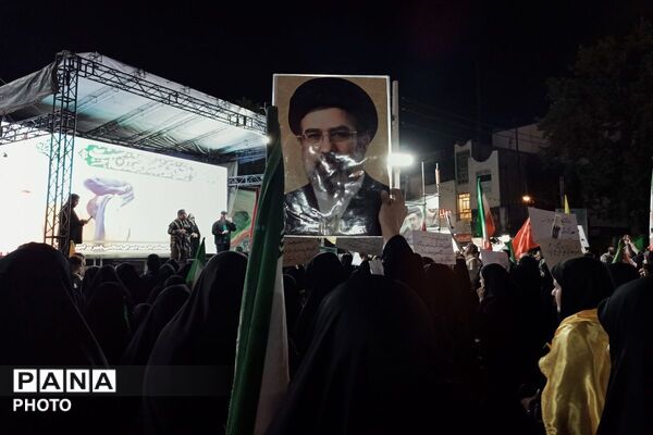 تداوم تجمعات شبانه در میدان امام خمینی (ره)