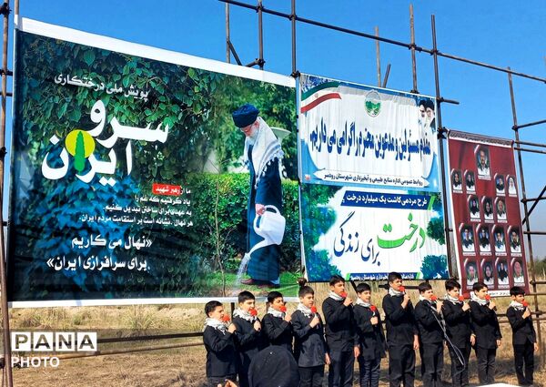 ادای احترام به دانش‌آموزان شهید میناب با کاشت نهال در رودسر