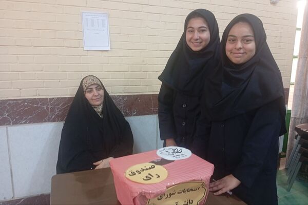 انتخاباتی با شکوه در دبیرستان نرجس یک