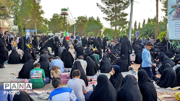 اصفهان غروب عرفه را با عطر دعا نفس کشید