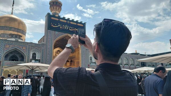 عزاداری گسترده زائران در صحن‌های حرم امام رضا (ع)