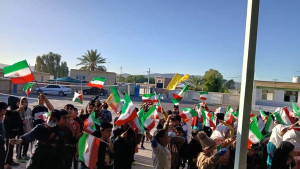 «صبحگاه مقاومت» در مدرسه شهید مطهری فین 