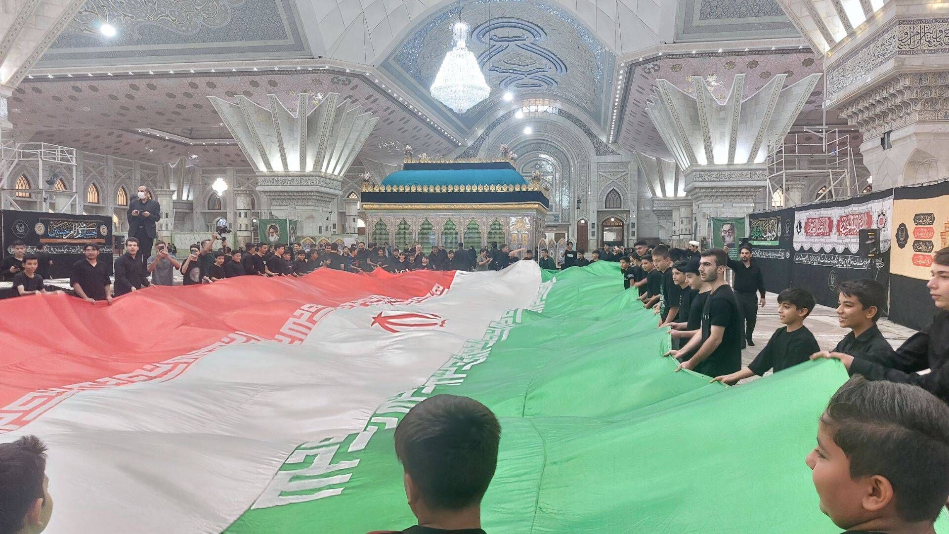 فرهنگیان منطقه ۱۴ تهران، به سرداران شهید جنگ ۱۲ روزه ادای احترام کردند