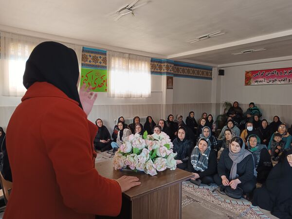 برگزاری جلسه آموزش خانواده در دبیرستان دخترانه نور اردبیل