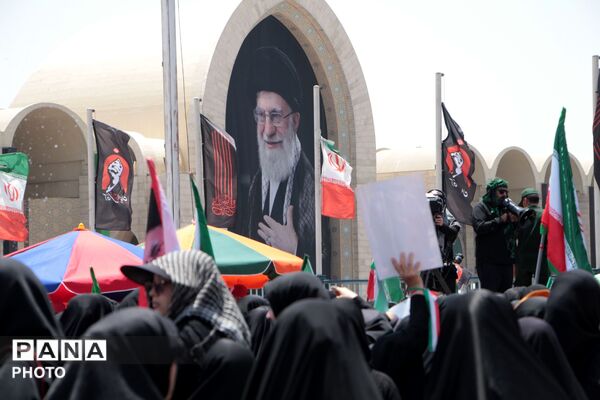 آخرین وداع با قائد شهید: پیکر مطهر آیت‌الله سیدعلی‌خامنه‌ای در میان سیل عاشقان به مصلی تهران رسید 