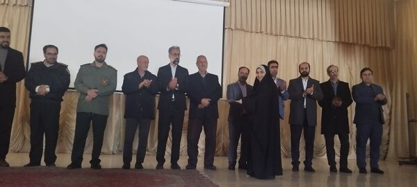 آیین تجلیل از نخبگان قرآنی و فرهنگی و هنری آموزش و پرورش مرند