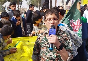 حضور پرشور دانش آموزان در راهپیمایی ۱۳ آبان شهرستان برخوار