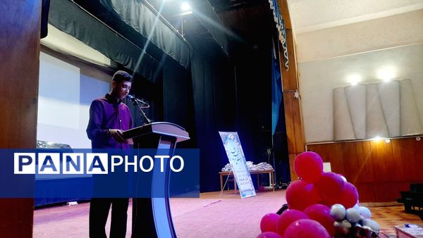 جشن پایان سال تحصیلی در دبیرستان نمونه دولتی آیت الله خامنه ای کاشمر