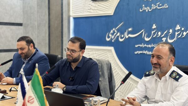 نشست صمیمانه قائم‌مقام سازمان دانش‌آموزی کشور با نمایندگان دانش‌آموزان پیشتاز وخبرنگاران‌پانای استان مرکزی