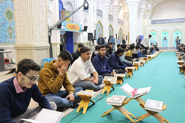 زمزمه آیات الهی در جمع دانش‌آموزان اردبیلی