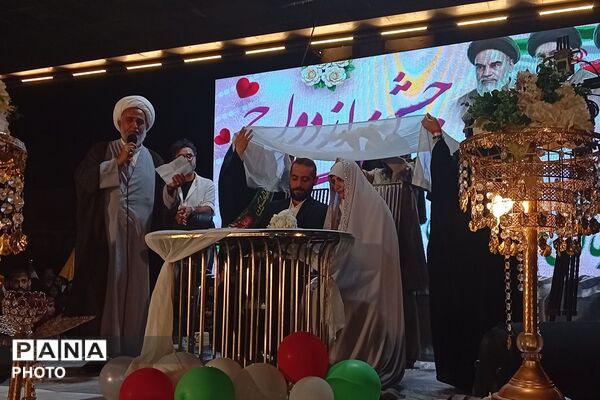 جشن ازدواج ۱۴ زوج جوان در میدان معلم شیراز