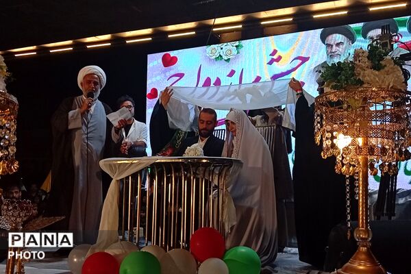 جشن ازدواج ۱۴ زوج جوان در میدان معلم شیراز