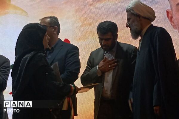 شور و حماسه مردمی در شهرستان شهید پرور قرچک در صدو ششمین شب از تجمعات مردمی 