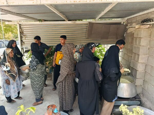 پخت و توزیع نذری در روز تاسوعای حسینی روستای حسن آباد داراب استان فارس