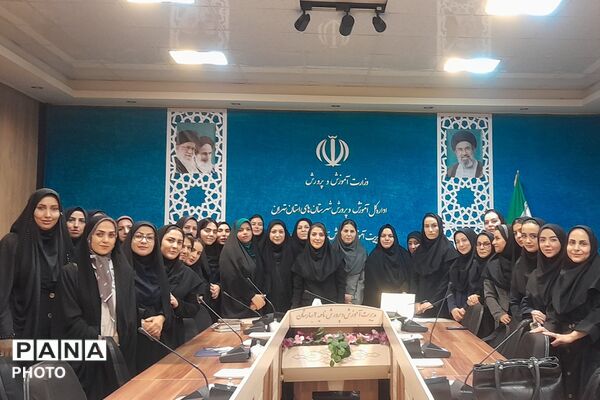 جلسه‌ هم‌افزایی‌ مربیان‌ کودکستان ناحیه دو بهارستان