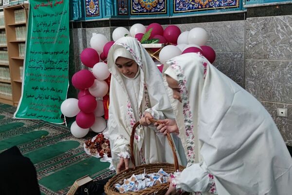 حضور دانش‌آموزان و کارکنان دبستان ستایش و صابران یک در جشن میلاد حضرت عباس (ع)