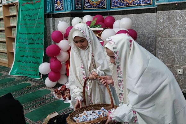 حضور دانش‌آموزان و کارکنان دبستان ستایش و صابران یک در جشن میلاد حضرت عباس (ع)