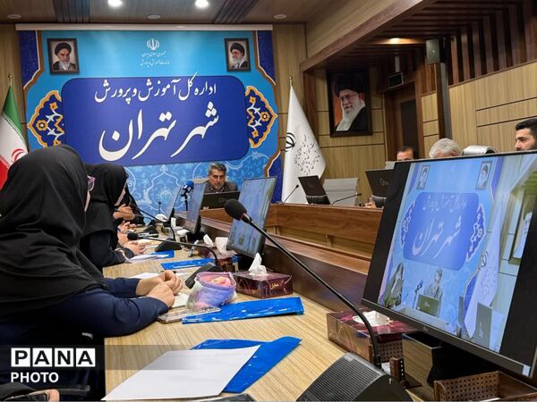 تقدیر از دانش‌آموزخبرنگاران، نمایندگان مجلس و مجامع دانش‌آموزی در نشست گفت‌وگوی بین‌نسلی تهران
