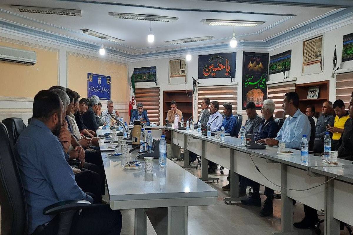 برگزاری جلسه معارفه رئیس و دبیر جدید هیئت فوتبال حاجی‌آباد