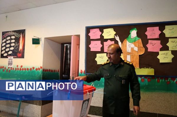 مردم قلعه‌گنج پای کار ایران