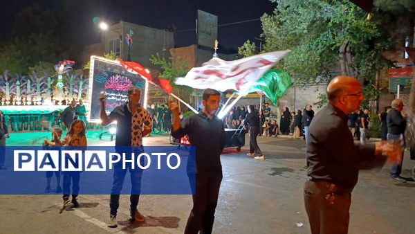 مراسم عزاداری شب عاشورا در خیابان‌های نیشابور 