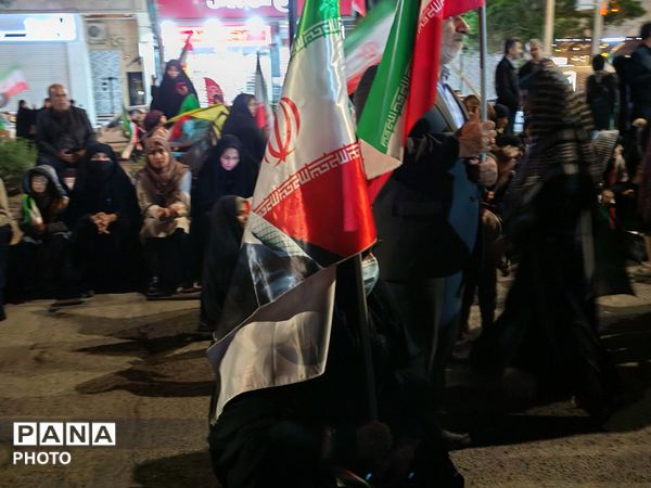 تجمع شبانهٔ شهروندان در پنجاه‌ونهمین شب یادبود در بلوار فضل