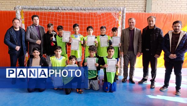  نایب قهرمانی تیم فوتسال مدرسه معلم آشخانه 