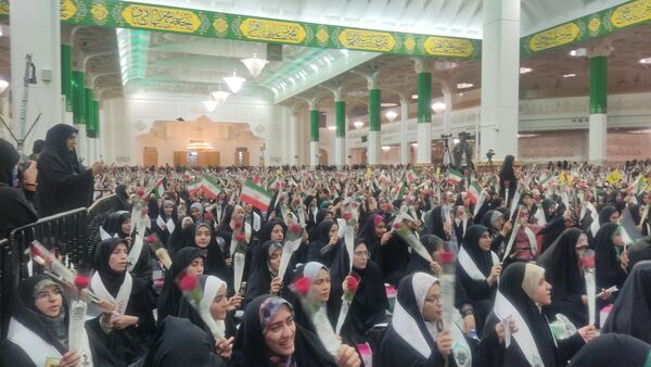 اجتماع دختران دانشجو در حرم مطهر حضرت معصومه (س) به مناسبت روز دختر  