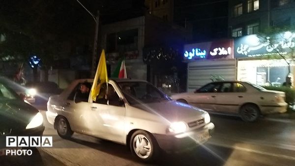 پرچم های ایران و حزب الله  بر فراز شهر نیشابور 
