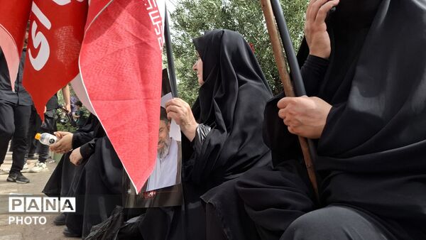 وداع پرشور نوجوانان با آقای شهید ایران 