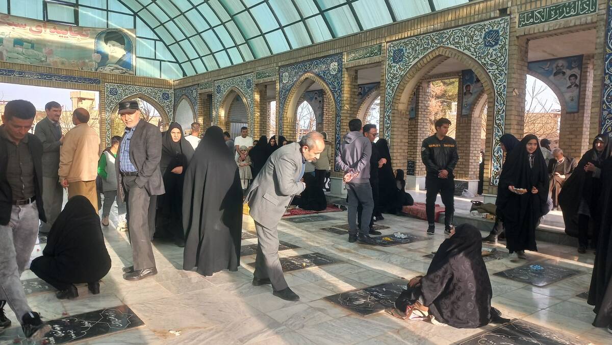 آیین چراغ برات در مزار شهیدان خلیل آباد