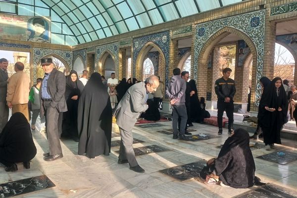 آیین چراغ برات در مزار شهیدان خلیل آباد