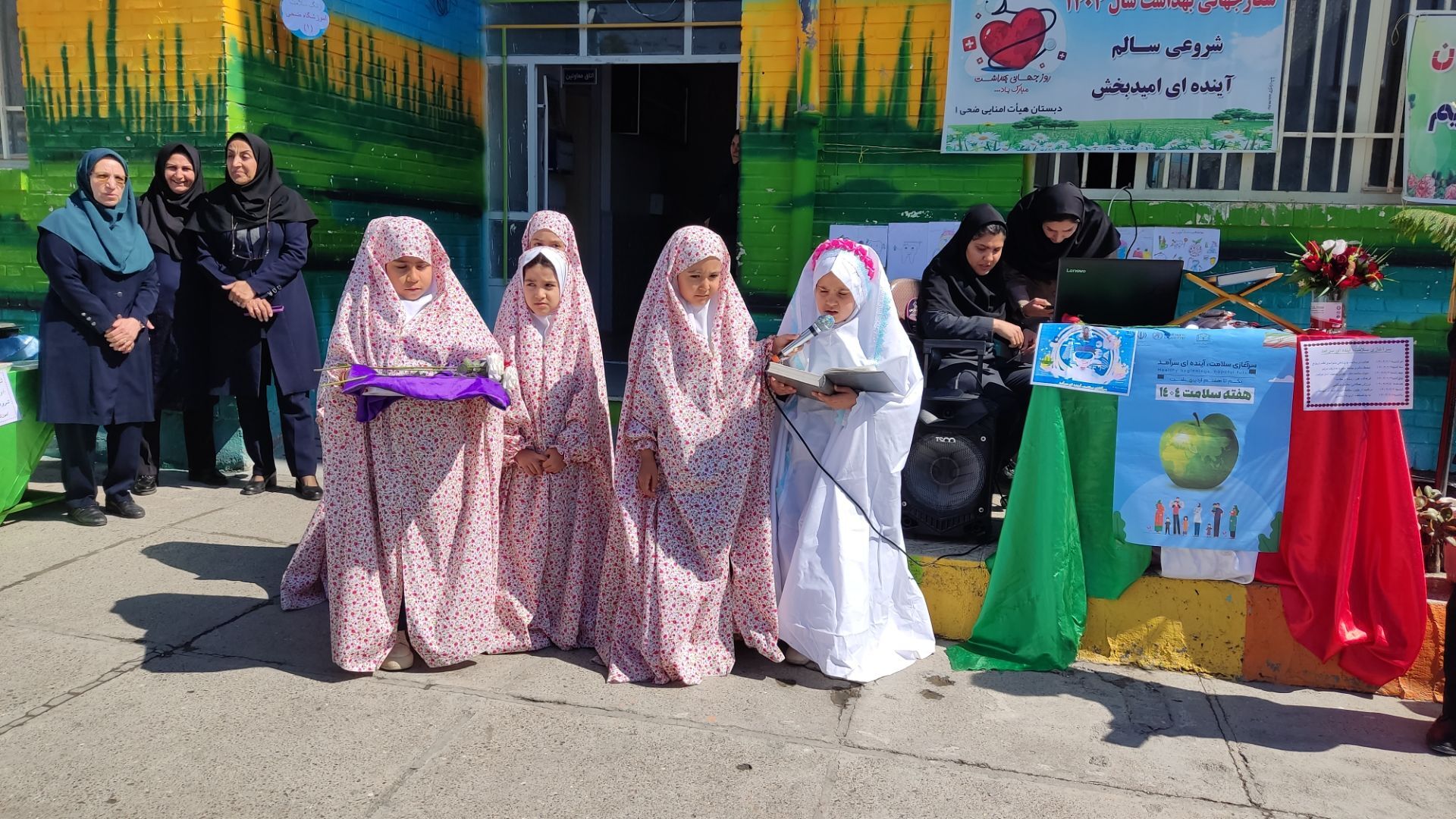 نواختن زنگ سلامت در مدرسه دخترانه ضحی ۱ شهرستان شیروان